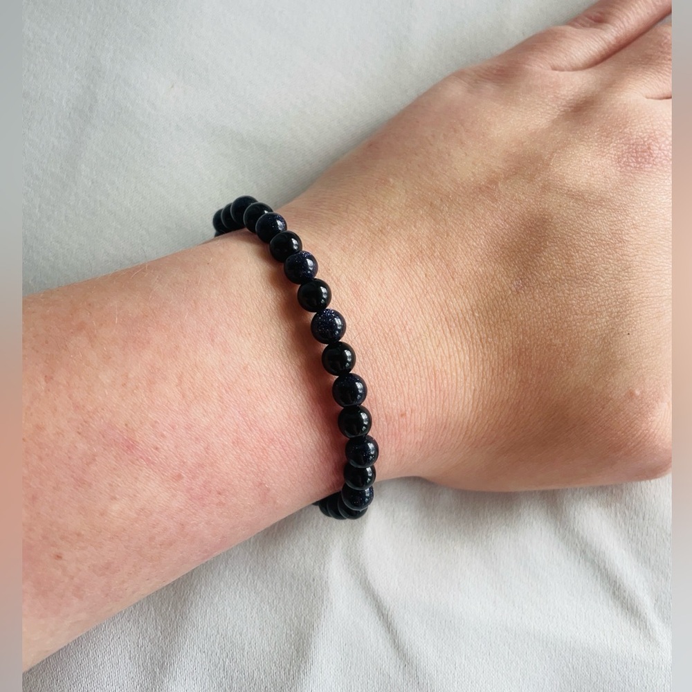 Handmade blue sandstone and black onyx beaded bracelet